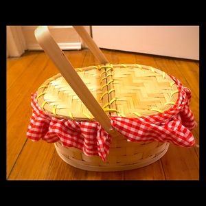 Little Red Riding Hood or Dorthy basket